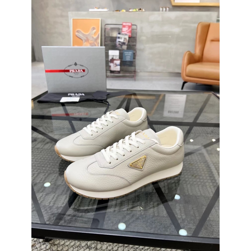 Pra*a casual shoes